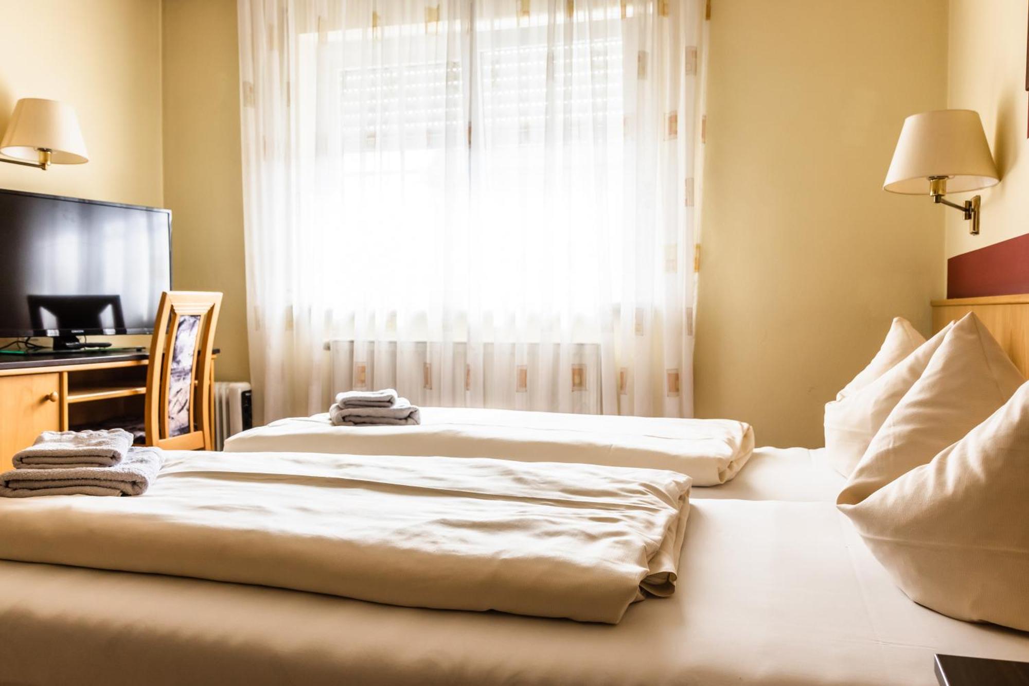 Hotelpension Zum Gockl Allershausen Dış mekan fotoğraf